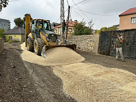 MEZARLIK MAHALLEMİZDE KİLİTLİ PARKE TAŞI ÇALIŞMALARI BAŞLADI