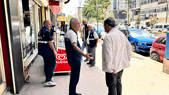 EKİPLERİMİZ ÇÖP VE KALDIRIM İŞGALİ UYARISINDA BULUNDU